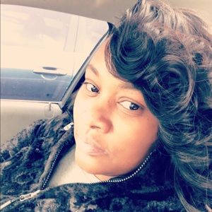 Meet your Posher, Nikia